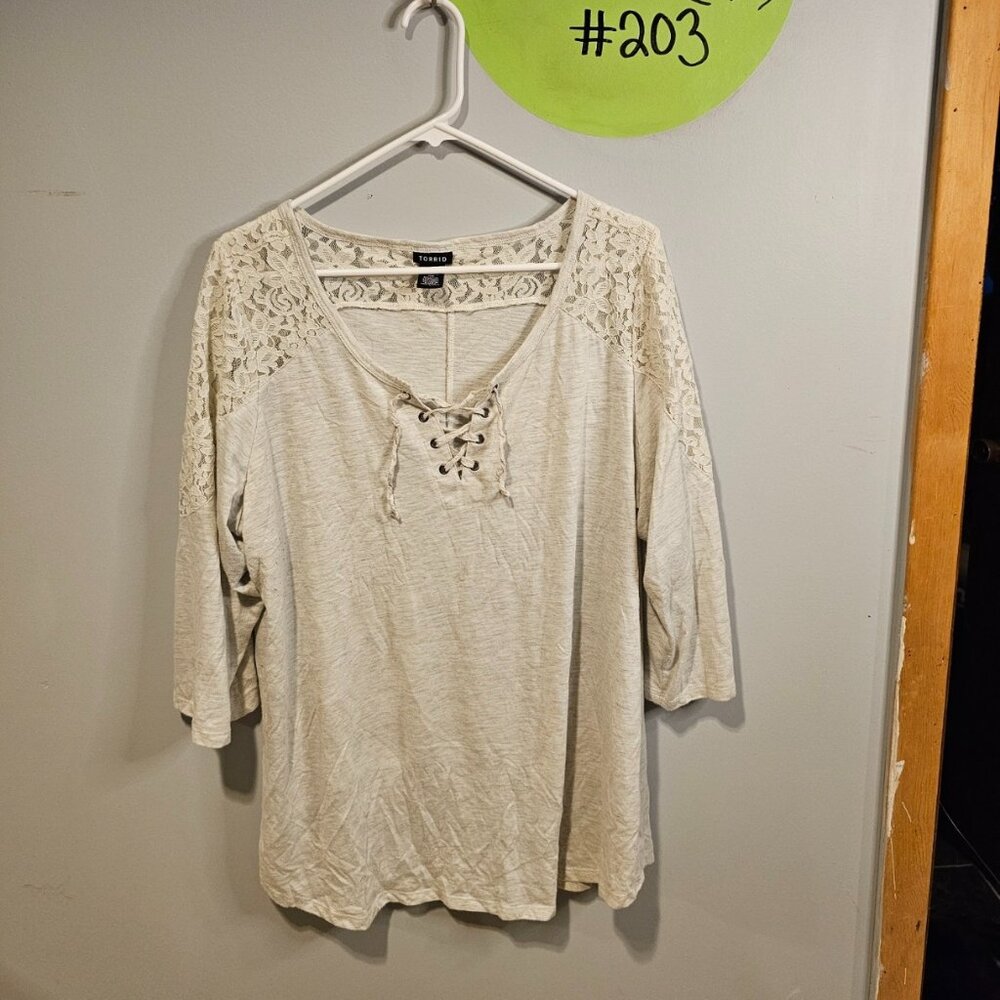 Lace Detail 3/4 Sleeve Raglan Top Size 3 Runs Small